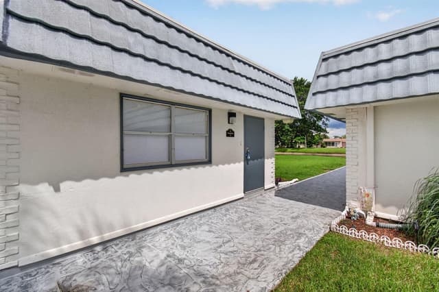 75 WATERFORD D, Delray Beach FL 33446 - Delray Beach, FL - Photo 2