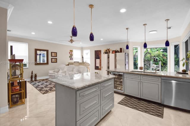 523 Stonemont Dr, Weston FL 33326 - Weston, FL - Photo 2