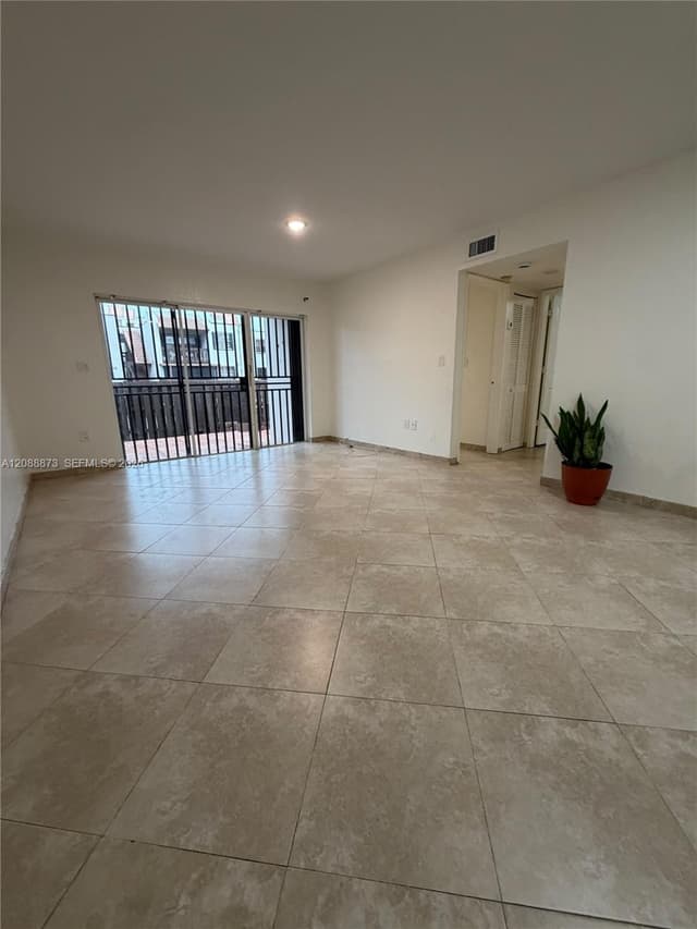 10115 NW 9th St Cir # 106, Miami FL 33172 - Miami, FL - Photo 4