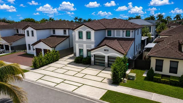 8872 NW 181st St, Hialeah Gardens FL 33018 - Hialeah Gardens, FL - Photo 2