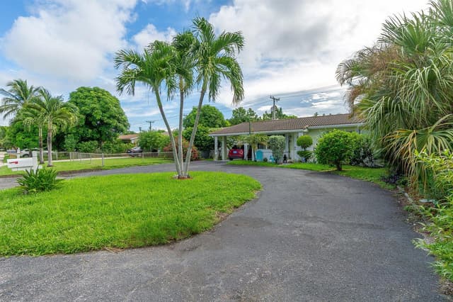 1318 CARDINAL Lane, Lantana FL 33462 - Lantana, FL - Photo 2