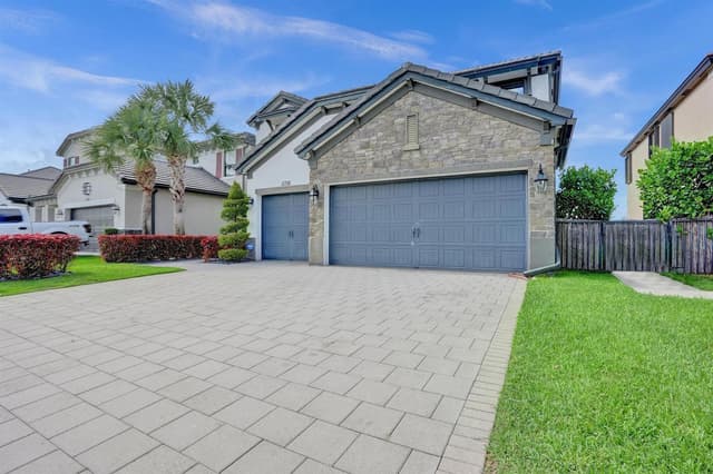 5716 Sandbirch Way, Lake Worth FL 33463 - Lake Worth, FL - Photo 2