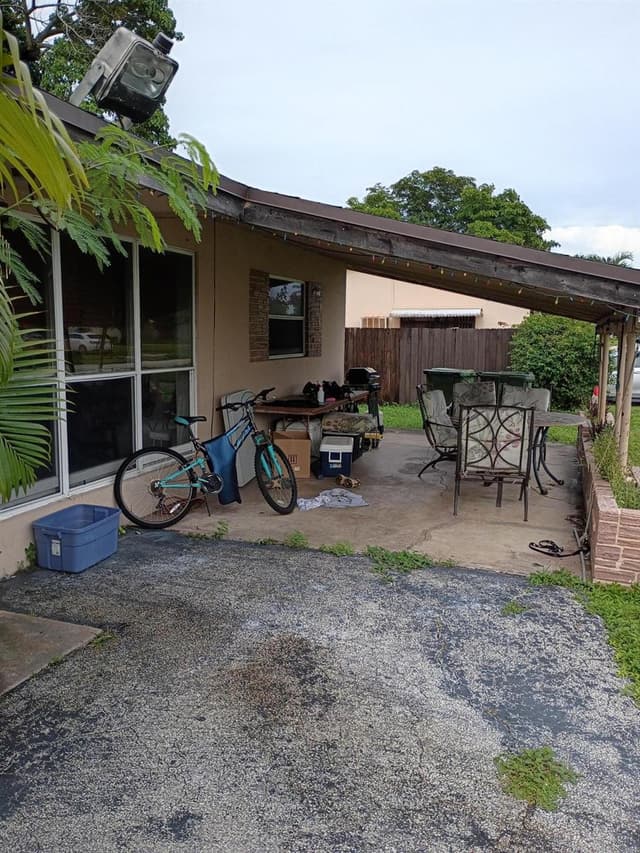 6851 SW 6th Street, Pembroke Pines FL 33023 - Pembroke Pines, FL - Photo 2