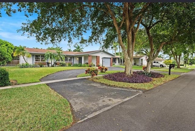 1401 NW 122nd Ave, Pembroke Pines FL 33026 - Pembroke Pines, FL - Photo 2