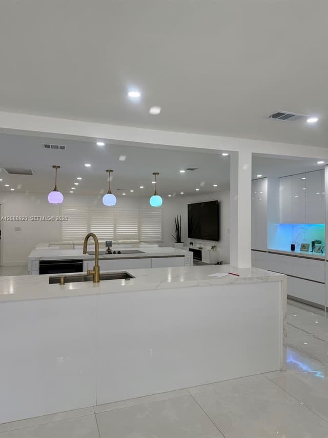 1401 NW 122nd Ave, Pembroke Pines FL 33026 - Pembroke Pines, FL - Photo 7