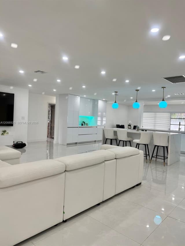 1401 NW 122nd Ave, Pembroke Pines FL 33026 - Pembroke Pines, FL - Photo 5