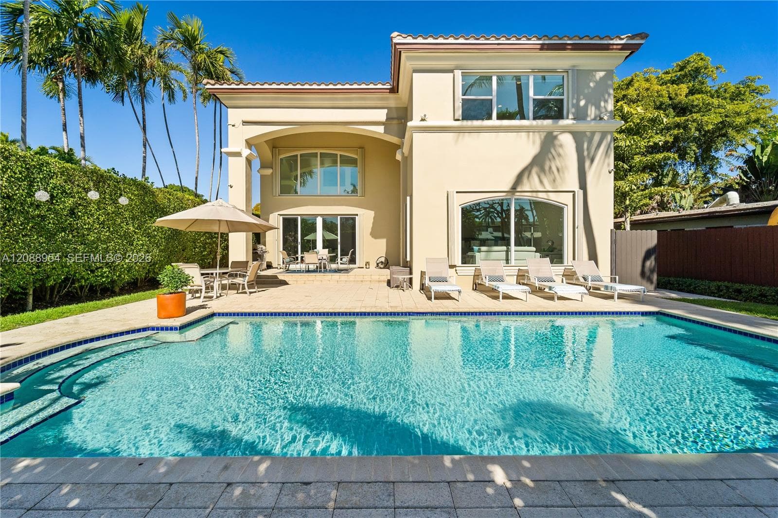 1490 Cleveland Rd, Miami Beach FL 33141 - Miami Beach, FL - Photo 1
