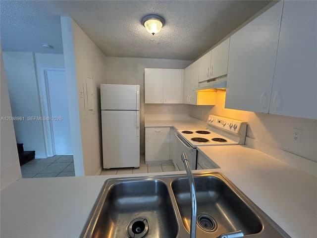 910 E Cypress Way E, Palm Springs FL 33406 - Palm Springs, FL - Photo 3