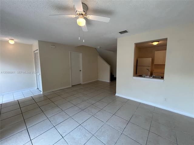 910 E Cypress Way E, Palm Springs FL 33406 - Palm Springs, FL - Photo 4