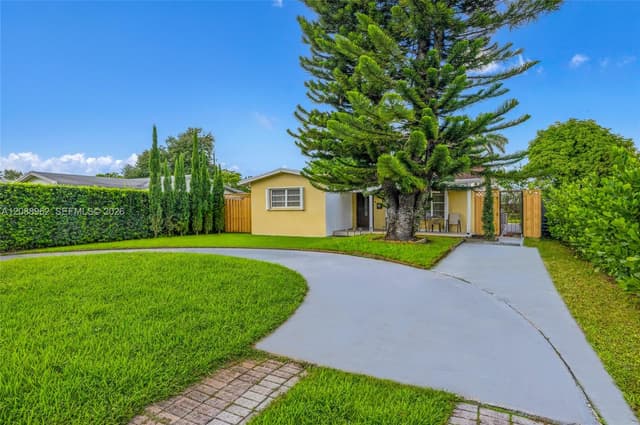 304 SW 68th Ave, Pembroke Pines FL 33023 - Pembroke Pines, FL - Photo 3