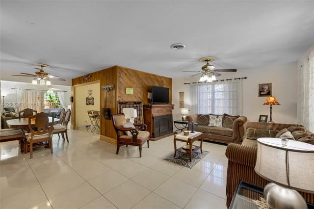 304 SW 68th Ave, Pembroke Pines FL 33023 - Pembroke Pines, FL - Photo 5