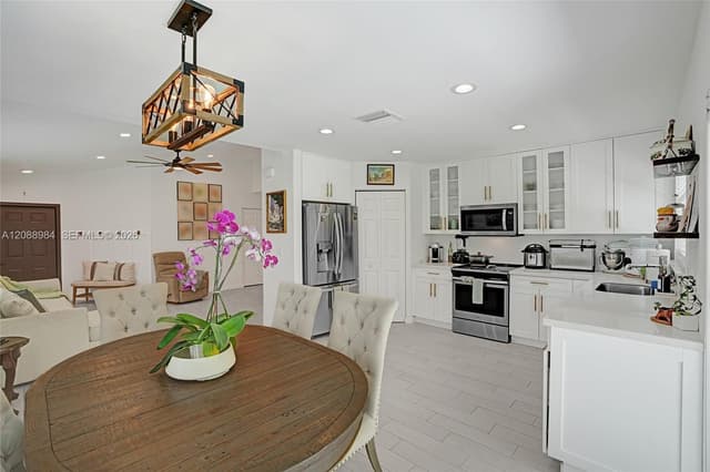 20831 NW 22nd Ct, Pembroke Pines FL 33029 - Pembroke Pines, FL - Photo 6