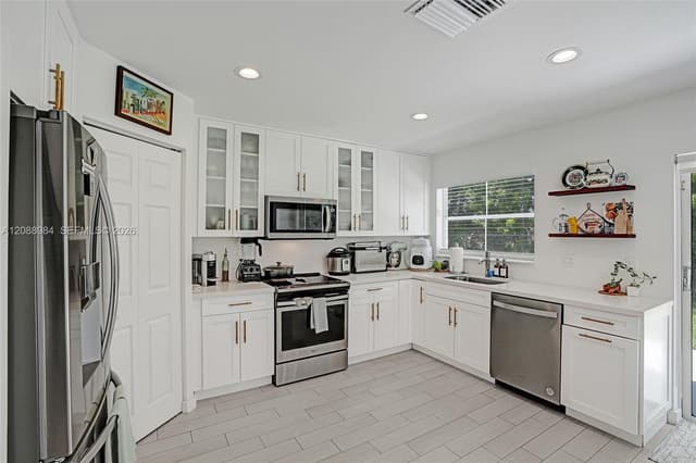 20831 NW 22nd Ct, Pembroke Pines FL 33029 - Pembroke Pines, FL - Photo 7