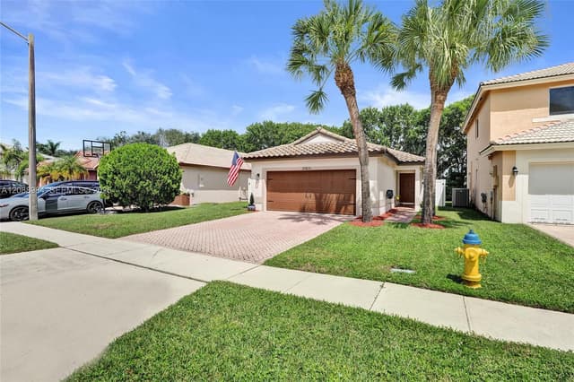20831 NW 22nd Ct, Pembroke Pines FL 33029 - Pembroke Pines, FL - Photo 3