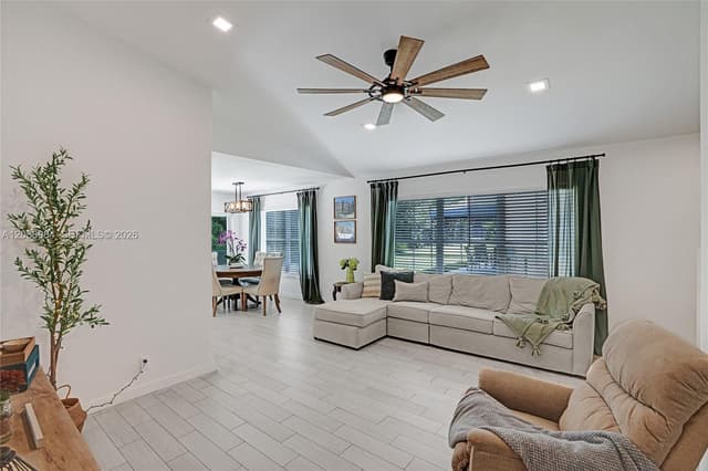 20831 NW 22nd Ct, Pembroke Pines FL 33029 - Pembroke Pines, FL - Photo 5