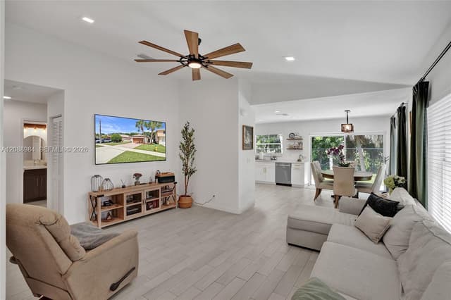 20831 NW 22nd Ct, Pembroke Pines FL 33029 - Pembroke Pines, FL - Photo 4