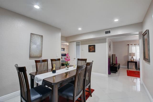 1371 Woodcrest Road W, West Palm Beach FL 33417 - West Palm Beach, FL - Photo 6