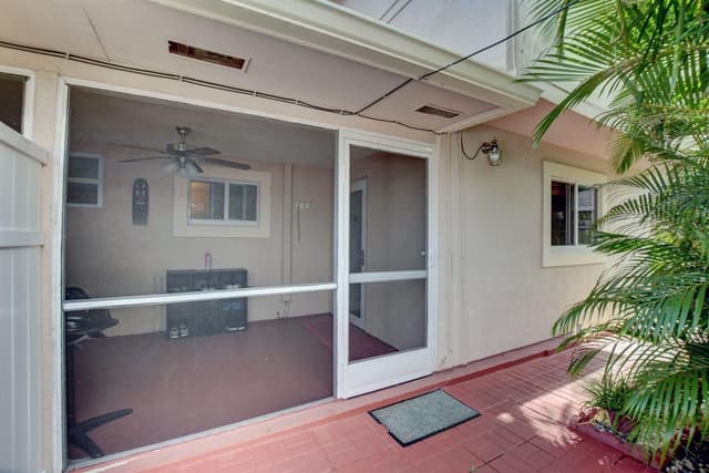 1371 Woodcrest Road W, West Palm Beach FL 33417 - West Palm Beach, FL - Photo 7