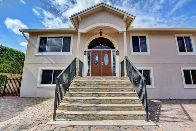 1371 Woodcrest Road W, West Palm Beach FL 33417 - West Palm Beach, FL - Photo 4