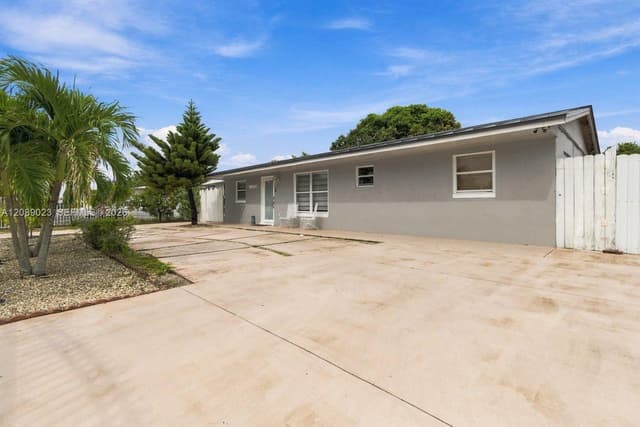 20505 NW 45th Ave, Miami Gardens FL 33055 - Miami Gardens, FL - Photo 2