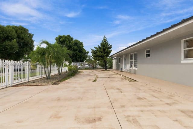 20505 NW 45th Ave, Miami Gardens FL 33055 - Miami Gardens, FL - Photo 4