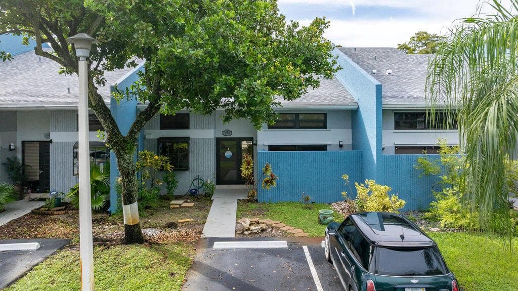 2840 S OAKLAND FOREST Drive # 2703, Oakland Park FL 33309 - Oakland Park, FL - Photo 1