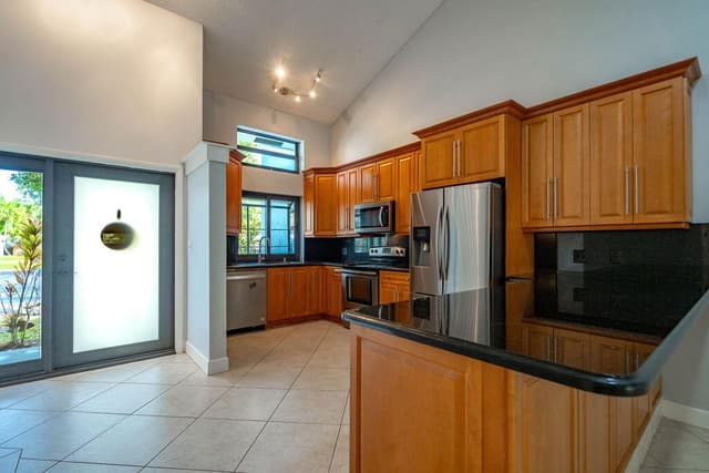 2840 S OAKLAND FOREST Drive # 2703, Oakland Park FL 33309 - Oakland Park, FL - Photo 4