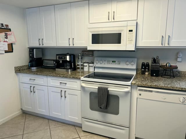 4338 Hazel Avenue # D, Palm Beach Gardens FL 33410 - Palm Beach Gardens, FL - Photo 4