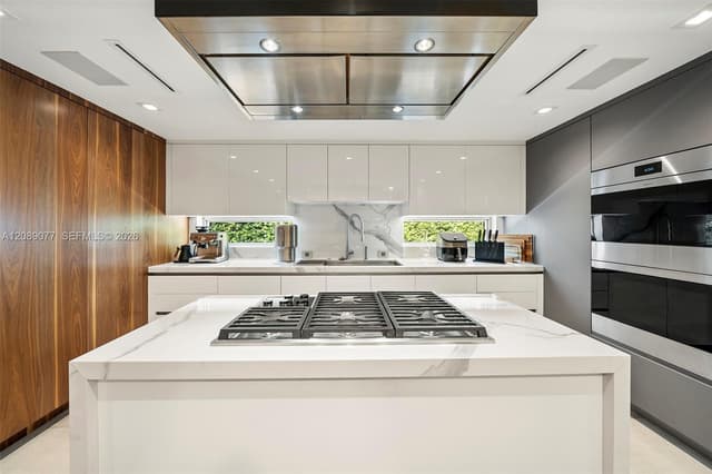 110 Venetian Way, Miami Beach FL 33139 - Miami Beach, FL - Photo 7