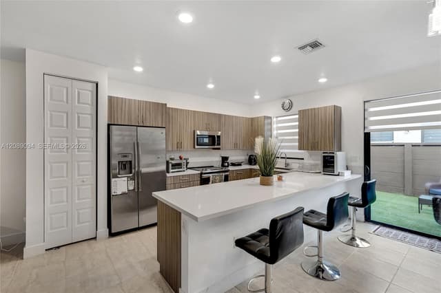 15809 NW 91st Ct, Miami Lakes FL 33018 - Miami Lakes, FL - Photo 5