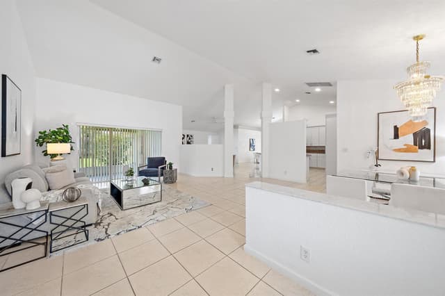 6857 BLUE BAY Circle, Lake Worth FL 33467 - Lake Worth, FL - Photo 4