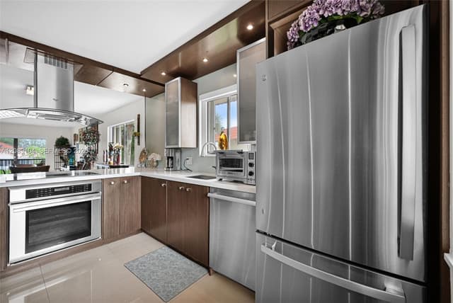 374 Lakeview Dr # 204, Weston FL 33326 - Weston, FL - Photo 6