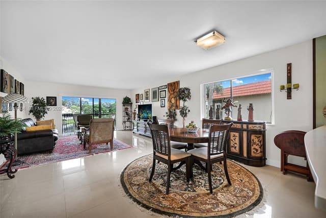 374 Lakeview Dr # 204, Weston FL 33326 - Weston, FL - Photo 7