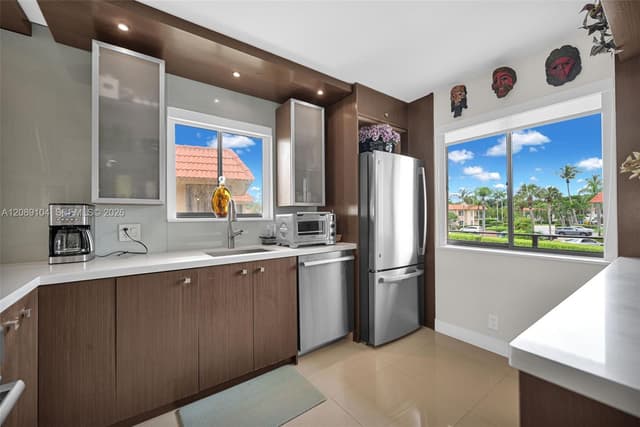 374 Lakeview Dr # 204, Weston FL 33326 - Weston, FL - Photo 4