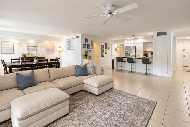 15528 Braemar Ct, Miami Lakes FL 33014 - Miami Lakes, FL - Photo 2