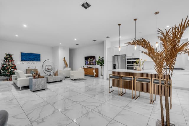 4363 NW 81st Ave, Doral FL 33166 - Doral, FL - Photo 2