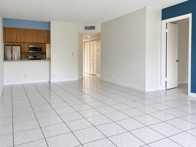 10113 TWIN LAKES Drive, Coral Springs FL 33071 - Coral Springs, FL - Photo 3
