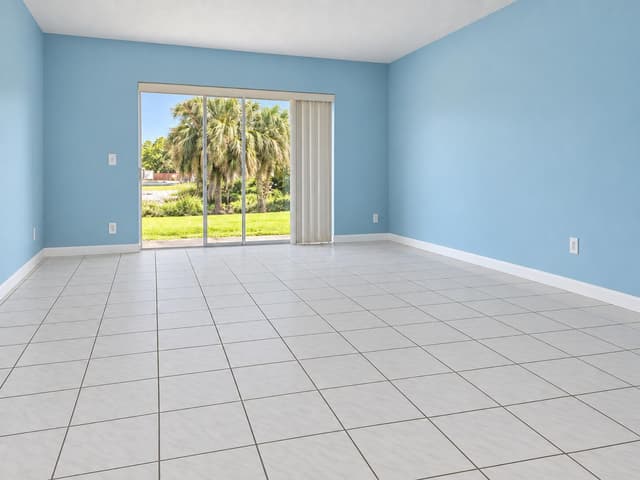 10113 TWIN LAKES Drive, Coral Springs FL 33071 - Coral Springs, FL - Photo 4