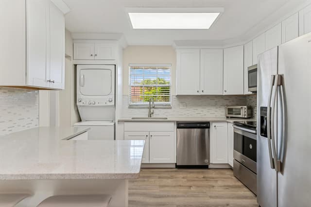 118 Amherst Lane, Lake Worth FL 33467 - Lake Worth, FL - Photo 2