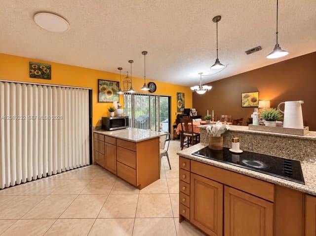7642 NW 38th Ct, Sunrise FL 33351 - Sunrise, FL - Photo 6