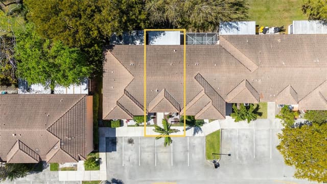 816 NW 208th Way, Pembroke Pines FL 33029 - Pembroke Pines, FL - Photo 2