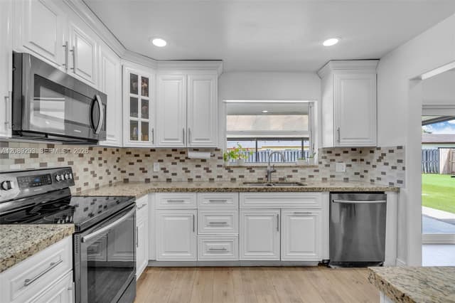 8531 NW 8th St, Pembroke Pines FL 33024 - Pembroke Pines, FL - Photo 7