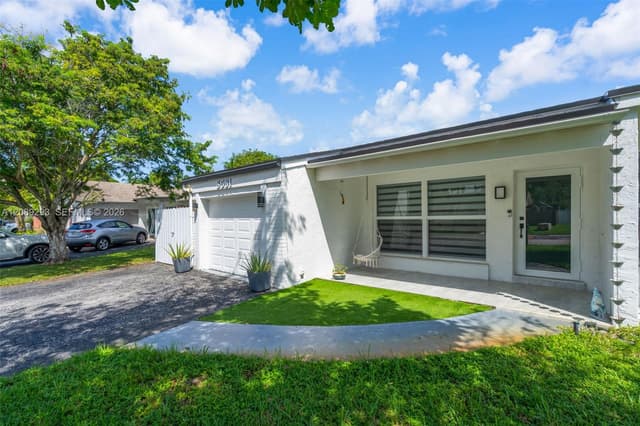 8531 NW 8th St, Pembroke Pines FL 33024 - Pembroke Pines, FL - Photo 3