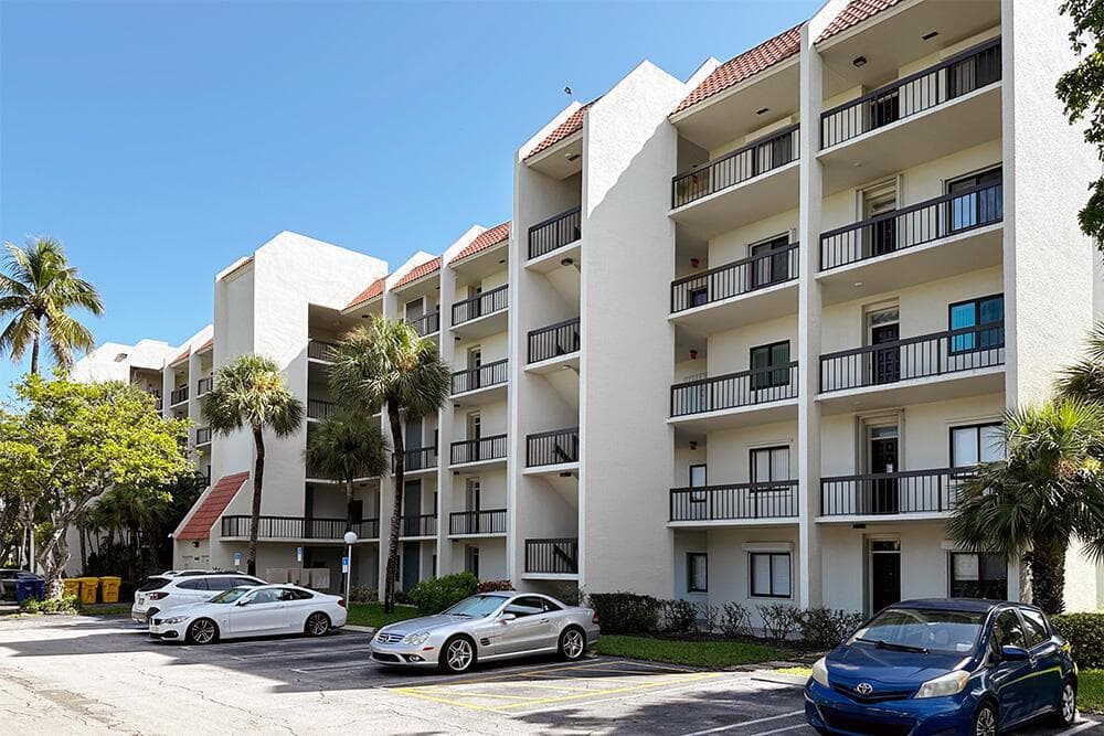 3000 Presidential Way Apt 106, West Palm Beach FL 33401