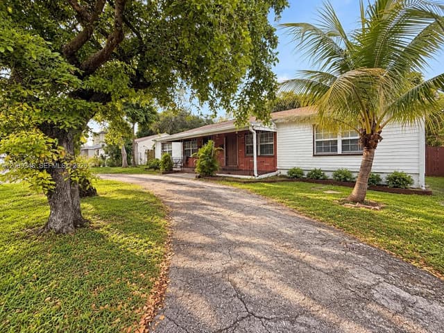 1526 NE 135th St, North Miami FL 33161 - North Miami, FL - Photo 3