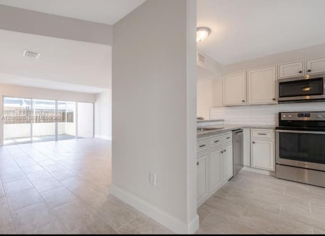 1393 NW 124th Ave # 1393, Pembroke Pines FL 33026 - Pembroke Pines, FL - Photo 7