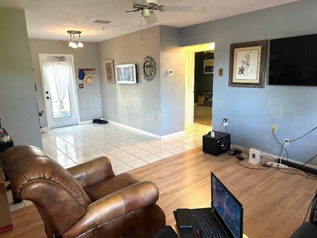 1075 James Road, Lantana FL 33462 - Lantana, FL - Photo 2
