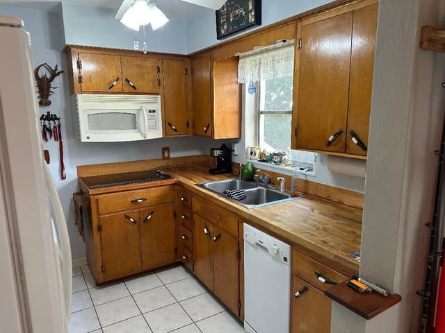 1075 James Road, Lantana FL 33462 - Lantana, FL - Photo 5