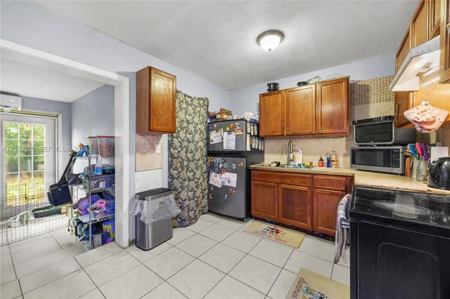 1947 SW 63rd Ter, North Lauderdale FL 33068 - North Lauderdale, FL - Photo 3