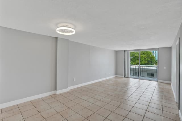 7601 Byron Avenue # 3C, Miami Beach FL 33141 - Miami Beach, FL - Photo 4